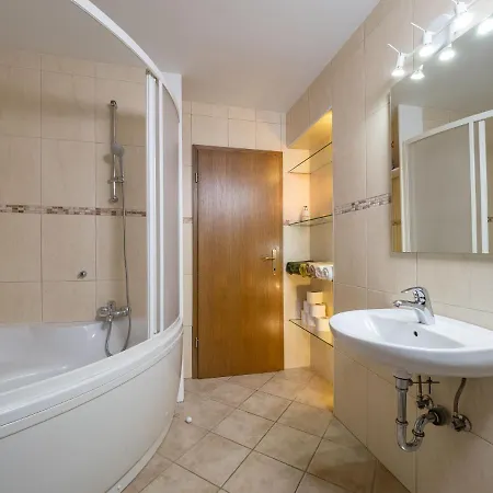 The House 모스트라나